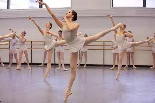 男成人可学舞吗图片视频,跨越年龄界限，舞动人生风采