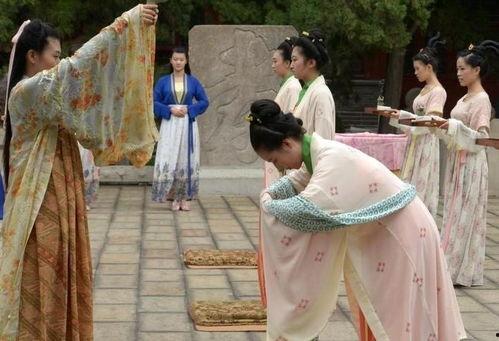 遮肚子成人女汉服视频,揭秘遮肚子成人女汉服的时尚魅力